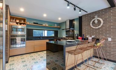 VENTA CASA CAMPESTRE LOMA EL ESCOBERO PARTE BAJA ENVIGADO, ANT