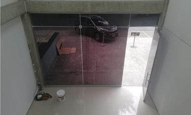 LOCAL EN ALQUILER USO COMERCIAL O CORPORATIVO VIPASA CALI