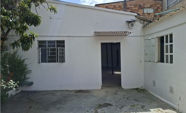 SE ARRIENDA CASA EN LA COFRADIA - SIC