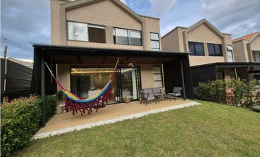 Venta de Casa Campestre Unidad Cerrada en el Retiro