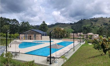 Venta de Casa Campestre Unidad Cerrada en el Retiro