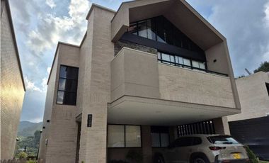 Venta de Casa Campestre Unidad Cerrada en el Retiro