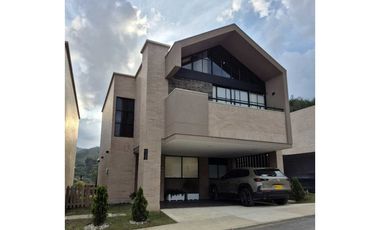 Venta de Casa Campestre Unidad Cerrada en el Retiro