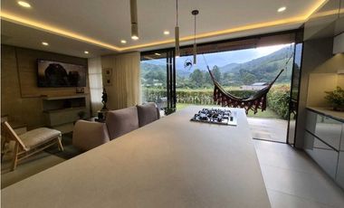 Venta de Casa Campestre Unidad Cerrada en el Retiro