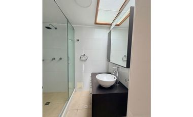 ARRIENDO - Santa Bárbara Alta, 220mts + 16mts, 3 habs, 2.5 baños, 9M