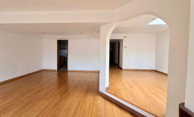 ARRIENDO - Santa Bárbara Alta, 220mts + 16mts, 3 habs, 2.5 baños, 9M