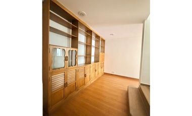 ARRIENDO - Santa Bárbara Alta, 220mts + 16mts, 3 habs, 2.5 baños, 9M
