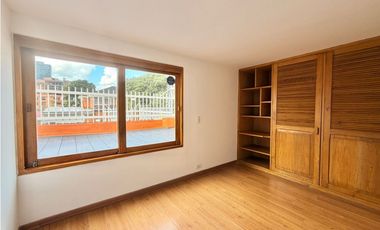 ARRIENDO - Santa Bárbara Alta, 220mts + 16mts, 3 habs, 2.5 baños, 9M