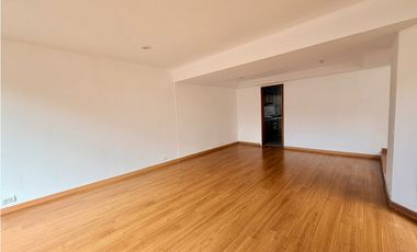 ARRIENDO - Santa Bárbara Alta, 220mts + 16mts, 3 habs, 2.5 baños, 9M