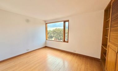 ARRIENDO - Santa Bárbara Alta, 220mts + 16mts, 3 habs, 2.5 baños, 9M