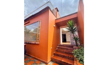 ARRIENDO - Santa Bárbara Alta, 220mts + 16mts, 3 habs, 2.5 baños, 9M