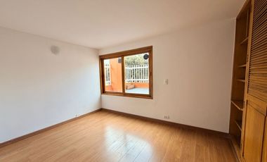 ARRIENDO - Santa Bárbara Alta, 220mts + 16mts, 3 habs, 2.5 baños, 9M