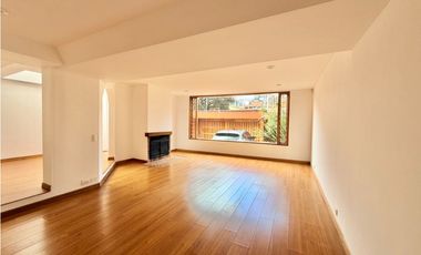 ARRIENDO - Santa Bárbara Alta, 220mts + 16mts, 3 habs, 2.5 baños, 9M