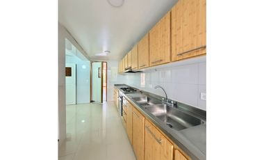 ARRIENDO - Santa Bárbara Alta, 220mts + 16mts, 3 habs, 2.5 baños, 9M