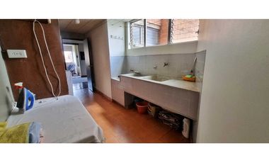 VENDO APARTAMENTO LA CANDELARIA MEDELLIN 5 ALCOBAS 4.5 BAÑOS BALCON