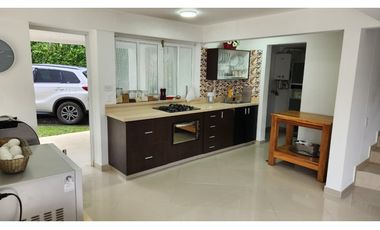 Venta casa en San Jerónimo 296 mts, unidad cerrada, amoblada