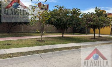 Villa Universidad casa en renta frente a area verde