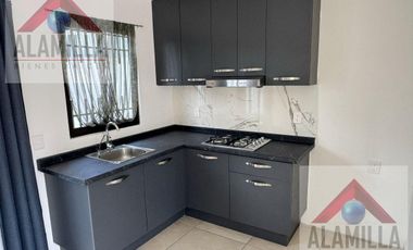 Villa Universidad casa en renta frente a area verde