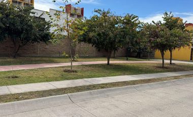 Villa Universidad casa en renta frente a area verde