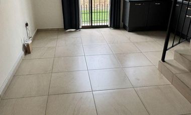 Villa Universidad casa en renta frente a area verde