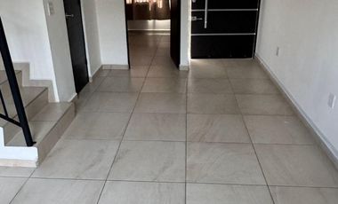 Villa Universidad casa en renta frente a area verde