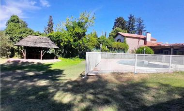 Vendemos salón con pileta y amplio parque en lunlunta maipu