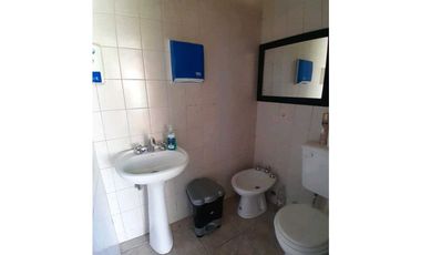 Vendemos salón con pileta y amplio parque en lunlunta maipu