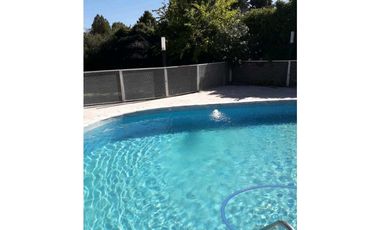 Vendemos salón con pileta y amplio parque en lunlunta maipu