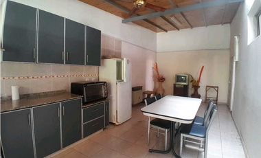 Vendemos salón con pileta y amplio parque en lunlunta maipu