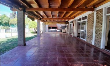 Vendemos salón con pileta y amplio parque en lunlunta maipu