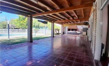 Vendemos salón con pileta y amplio parque en lunlunta maipu