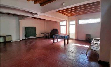 Vendemos salón con pileta y amplio parque en lunlunta maipu