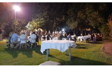 Vendemos salón con pileta y amplio parque en lunlunta maipu