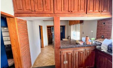 Calle 67 e/ 147 y 148, Los Hornos - Casa en Venta con Galpon