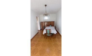 Amplio Dos ambientes a metros de estación y avenidas