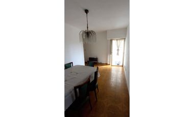 Amplio Dos ambientes a metros de estación y avenidas