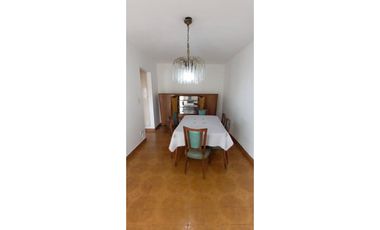 Amplio Dos ambientes a metros de estación y avenidas