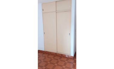 Amplio Dos ambientes a metros de estación y avenidas