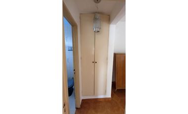 Amplio Dos ambientes a metros de estación y avenidas