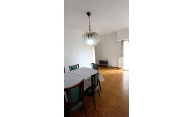 Amplio Dos ambientes a metros de estación y avenidas