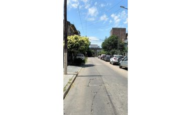 Amplio Dos ambientes a metros de estación y avenidas