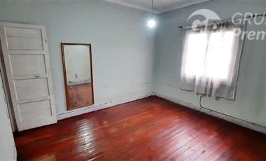 Casa en Venta en Gran casa sólida, amplio terreno, para remodelar. Gran potencial.