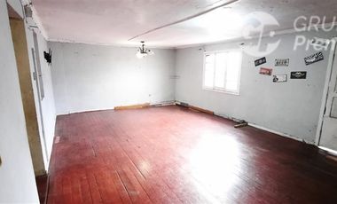 Casa en Venta en Gran casa sólida, amplio terreno, para remodelar. Gran potencial.