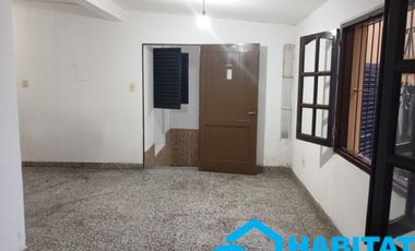 Vendo casa 3 dormitorios en barrio Coca-Cola