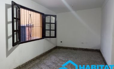 Vendo casa 3 dormitorios en barrio Coca-Cola
