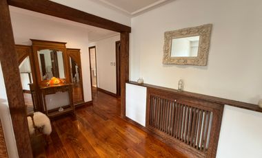 Importante Casa de Estilo en Barrio Playa Grande (Impecable Estado)