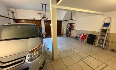Importante Casa de Estilo en Barrio Playa Grande (Impecable Estado)