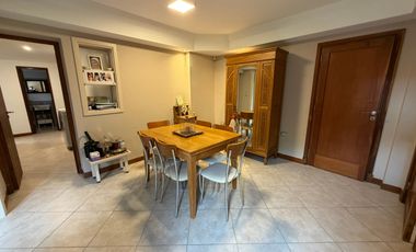 Importante Casa de Estilo en Barrio Playa Grande (Impecable Estado)