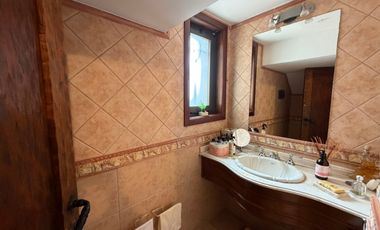 Importante Casa de Estilo en Barrio Playa Grande (Impecable Estado)