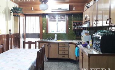 Venta de departamento tipo casa ph de 3 ambientes en Wilde (26338)